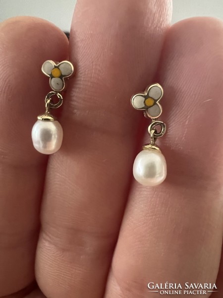 Children's gold earrings with real pearls