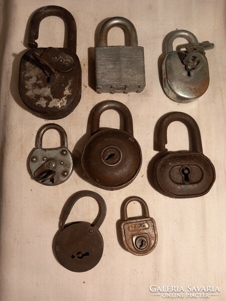 8 padlocks with three keys