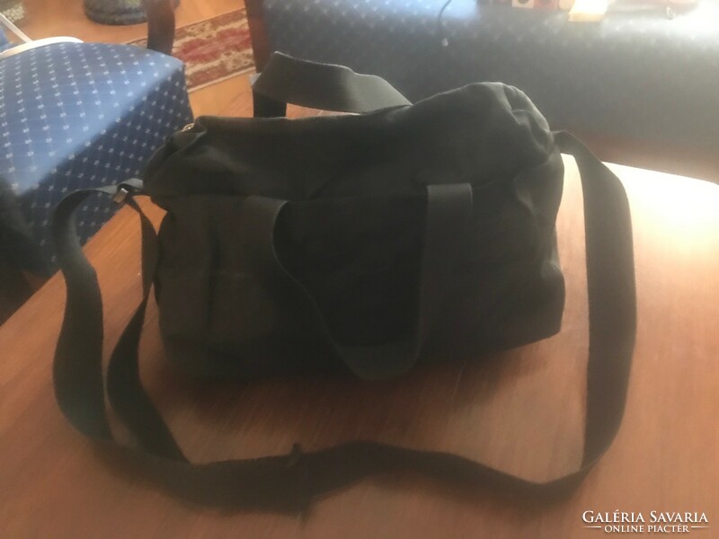 Mandarinaduck md20 brand, barely used handbag. Black fabric, with a strap that can also be hung on the shoulder.
