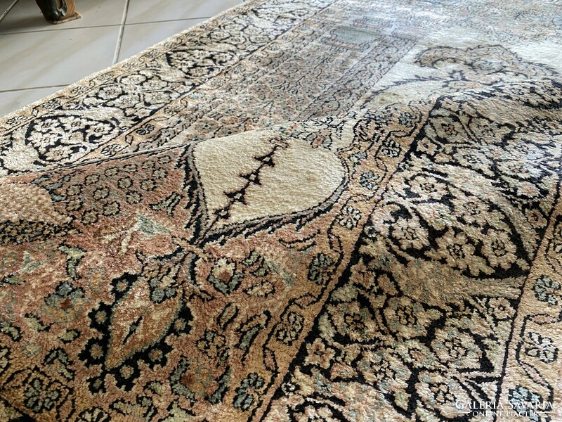 Hand-knotted tree of life silk carpet 125x210