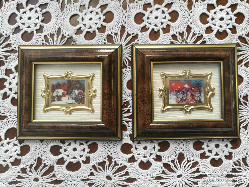 Mini picture in a pair of small wall pictures