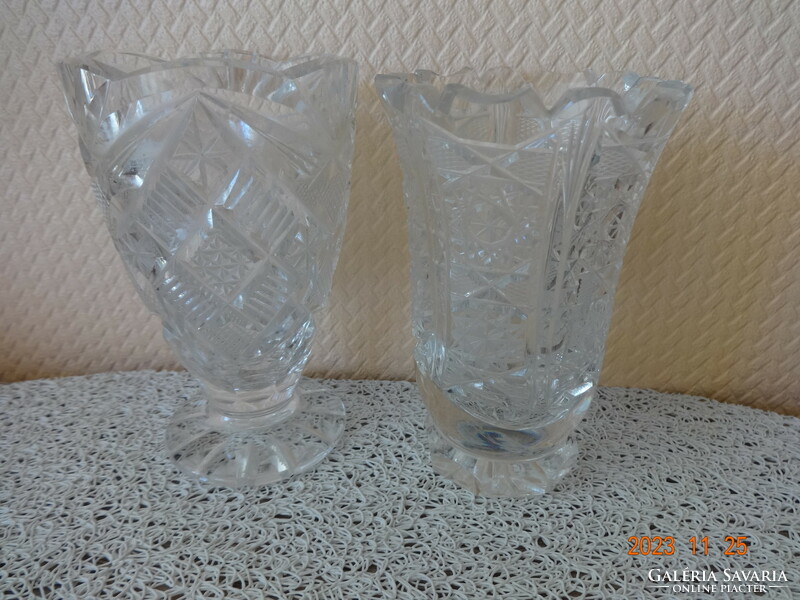 Pair of footed crystal vases, 10 cm high