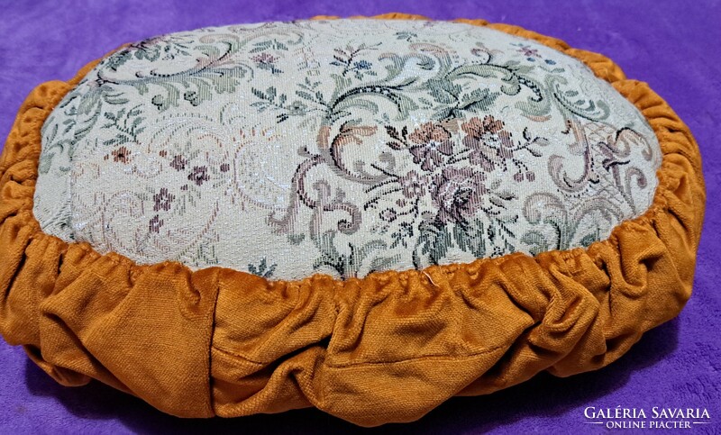Tapestry pillow (m4291)