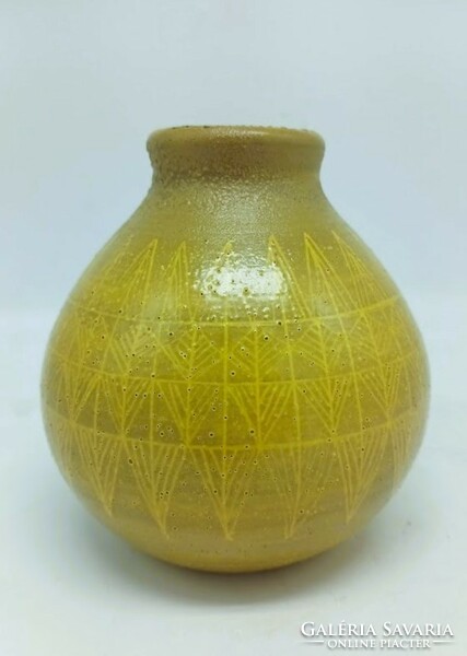 17 Cm retro vase, yellow ceramic