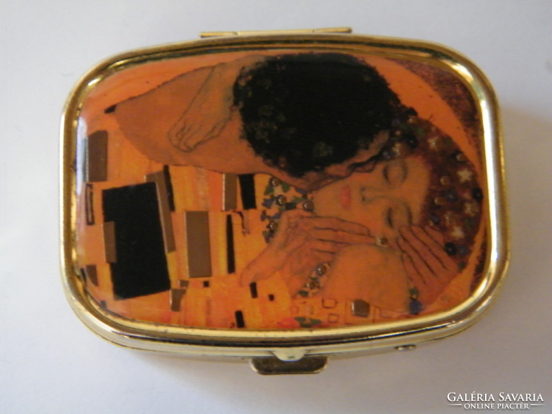 Small medicine box with Klimt kiss pattern top, box