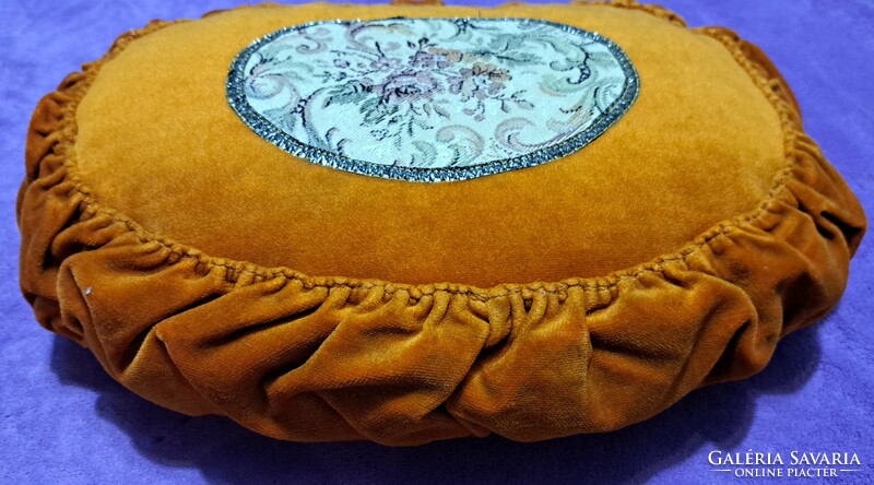 Tapestry pillow (m4291)