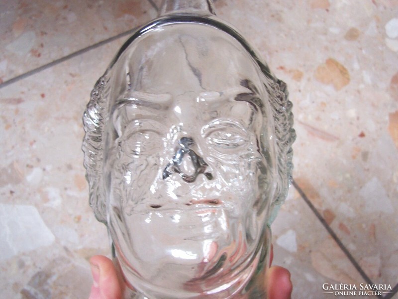 Head-shaped glass