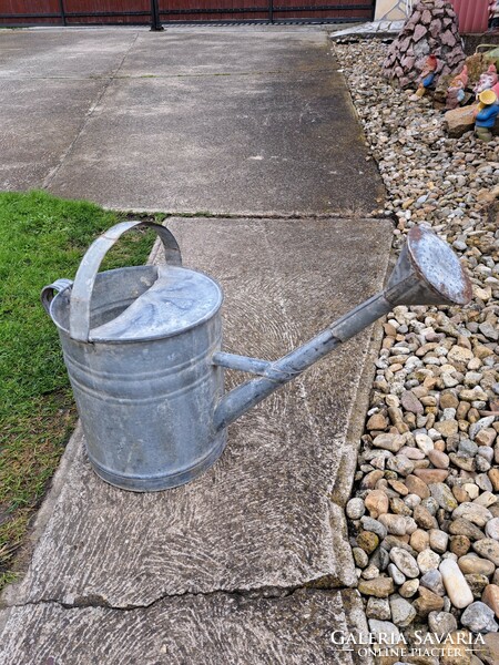 Retro tin watering can can be used as a legacy of a villager