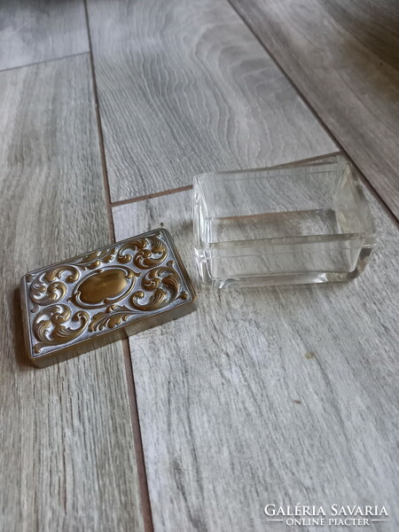 Pazar antik ékszertartó üveg doboz rezezett fém fedéllel (8,3x5,5x3,8 cm)