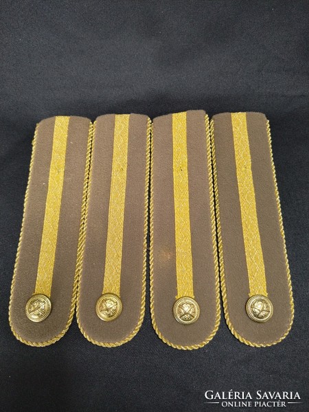 Second lieutenant shoulders