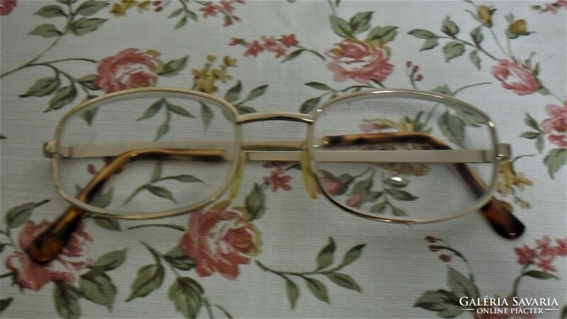 Amber and gold diopter glasses in good condition: + 4 lens.