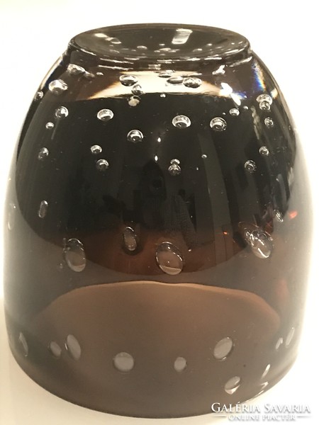 Kézműves, buborékokkal díszített kis üvegváza, dísz, 9 cm magas