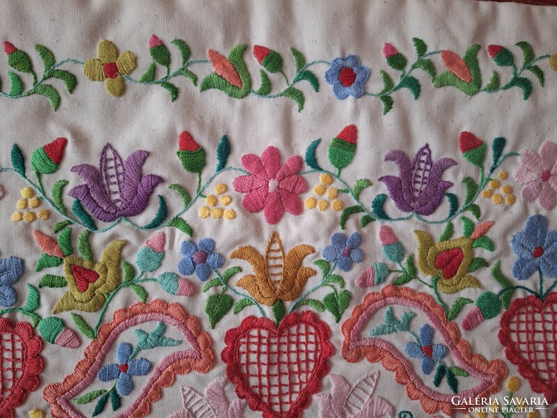 Embroidered decorative cushion cover