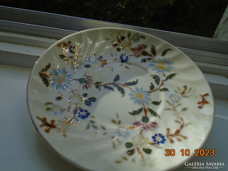 Antik Zsolnay családi pecsétes majolika tányér aranykontúrozott virágmintákkal