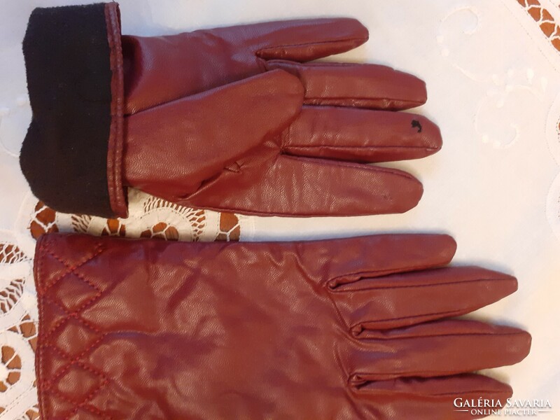 Nice lined leather gloves. 7-Es