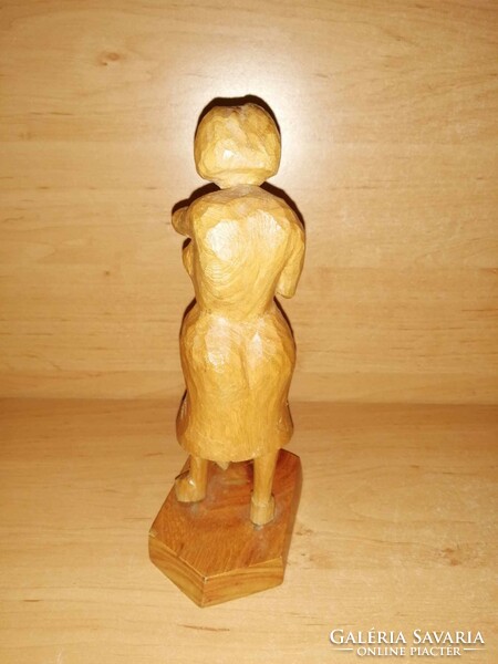 A piece of wood-carved folk artist statue of a woman working with a spade - 20 cm (s)