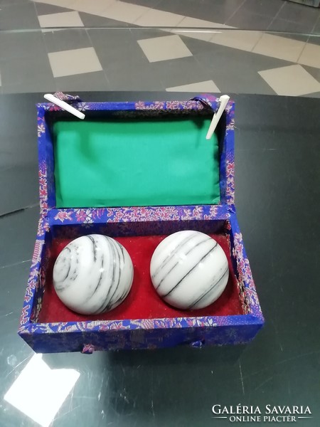 Marble patience balls
