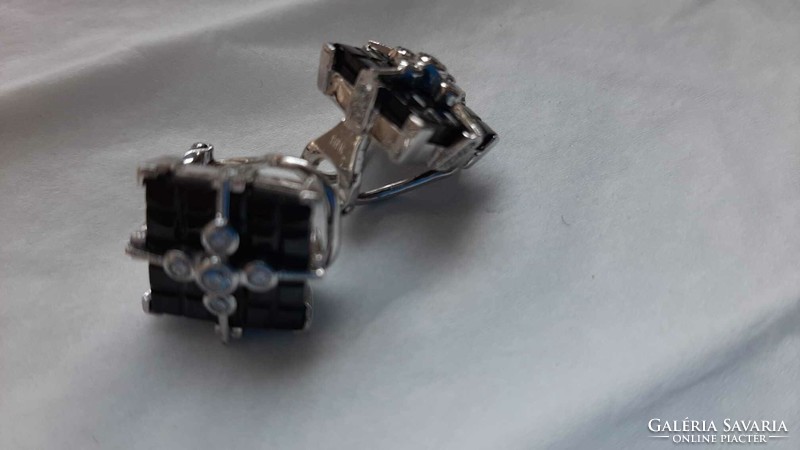 Art deco 18 carat gold earrings with diamonds