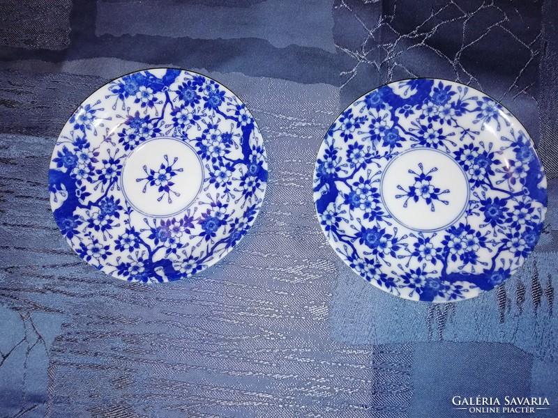 Japán, kék virágos, tojáshéj porcelán tányér pár