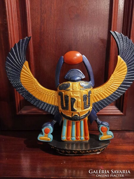 Egyiptomi szkarabeusz szárnyas szobor