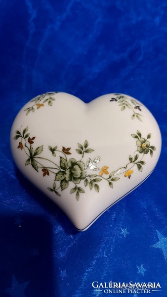 Hollóházi Erika mintás,szív alakú porcelán bonbonier