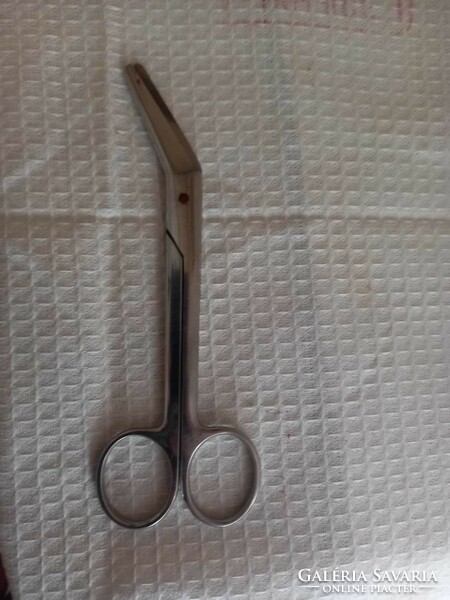 Medical bandage cutting scissors