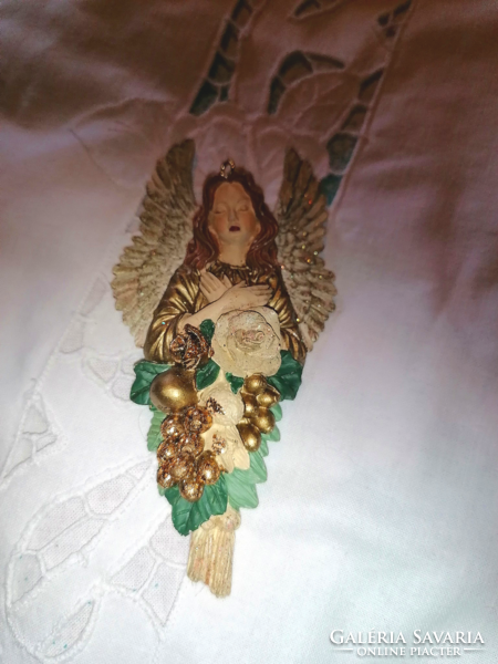 Christmas angel can be hung on the wall or as a Christmas tree decoration 23.