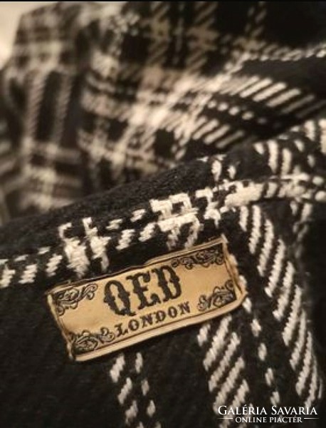 QED London 40-es fekete-fehér tweed buborék kabát