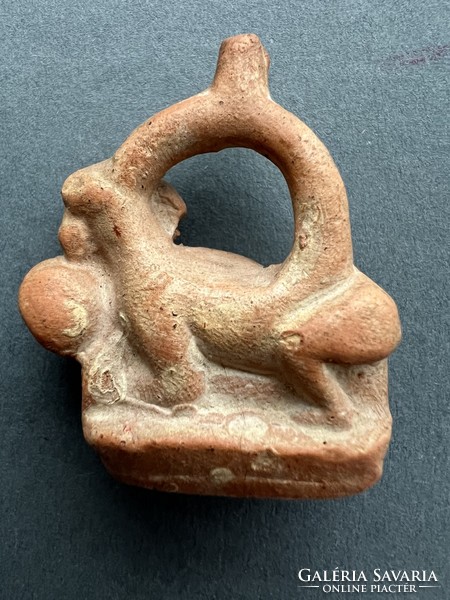 Etruszk házaspár témájú kis kerámia vagy medál