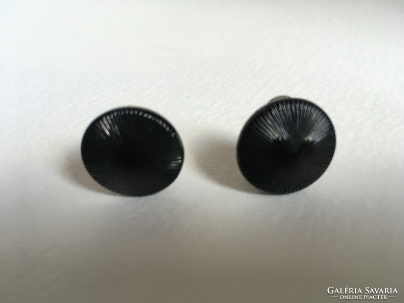 Retro black round earrings