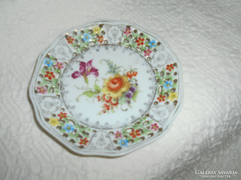 Antik  virágmintás kézzel festett  áttört szegéllyel Viktória  porcelán tányér