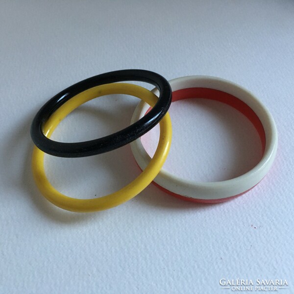 Retro plastic bracelet