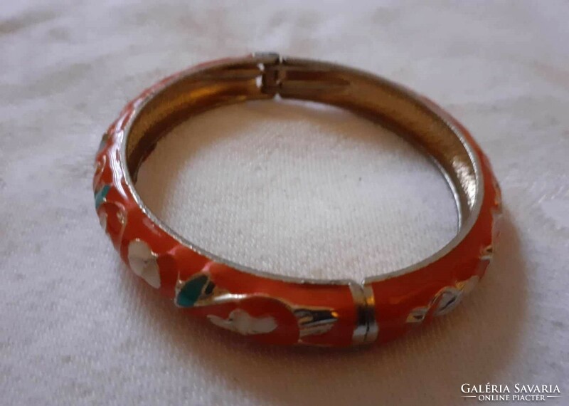 Red spring enamel bracelet