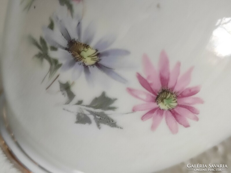 Közepes méretű pasztell virágos klasszikus hasas hollóházi porcelán váza