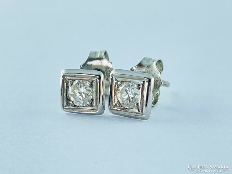 Pair of 14K white gold earrings, 2 pcs, with a brilliant-cut natural diamond of approx. 0.22 ct