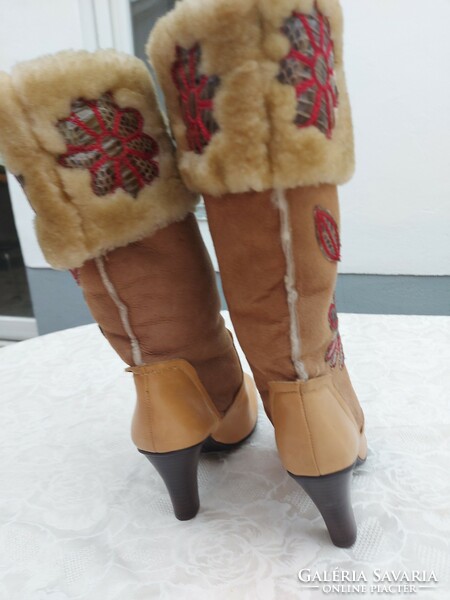 Women's leather boots with fur decoration and embroidery