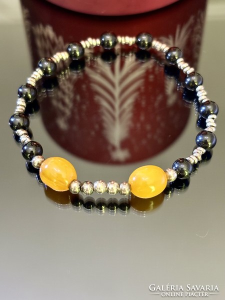 Unique silver bracelet with orange and black agate decoration