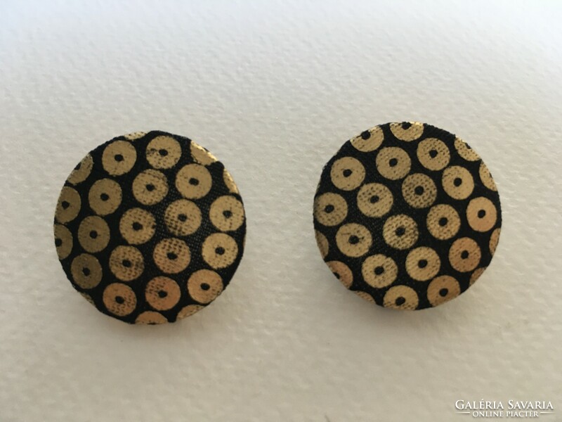 Retro black and gold round earrings