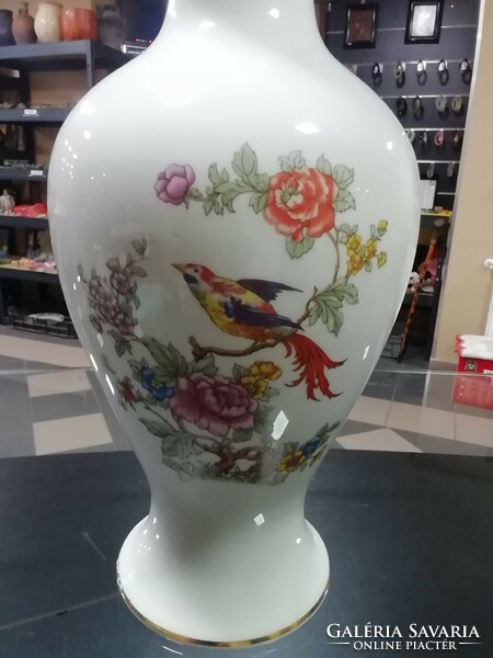 Bird vase with raven house