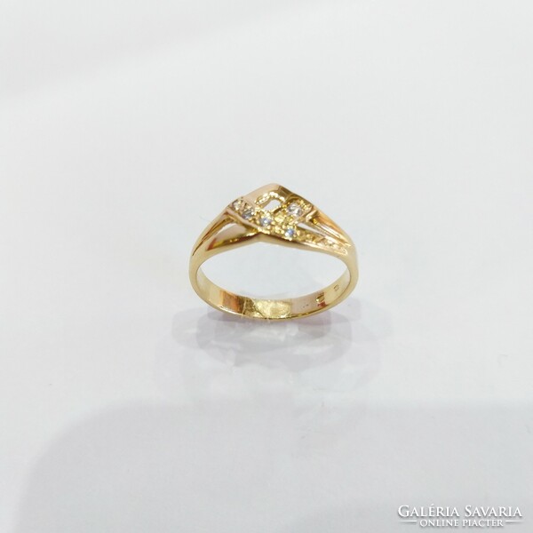 14 Carats, 2.65g. Fashionable women's zircon stone gold ring (no. 23/59)