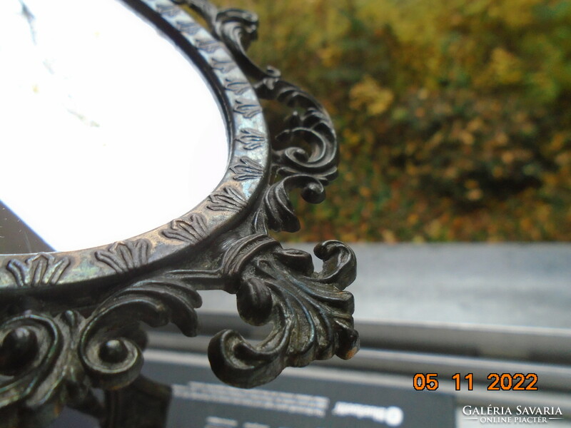 Áttört dombormintás barokk rámával jelzett asztali billenős bronzírozott tükör