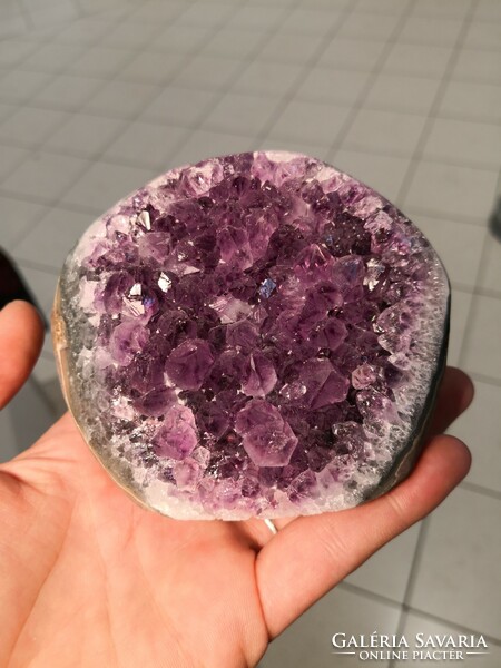 Gyönyörű ametiszt geóda, ásvány kristály