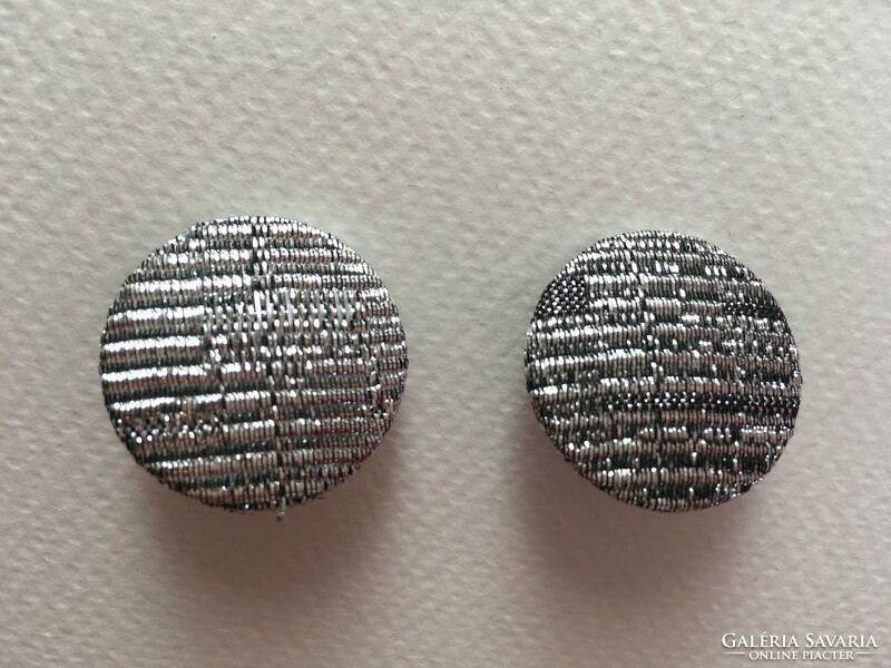 Retro silver round earrings