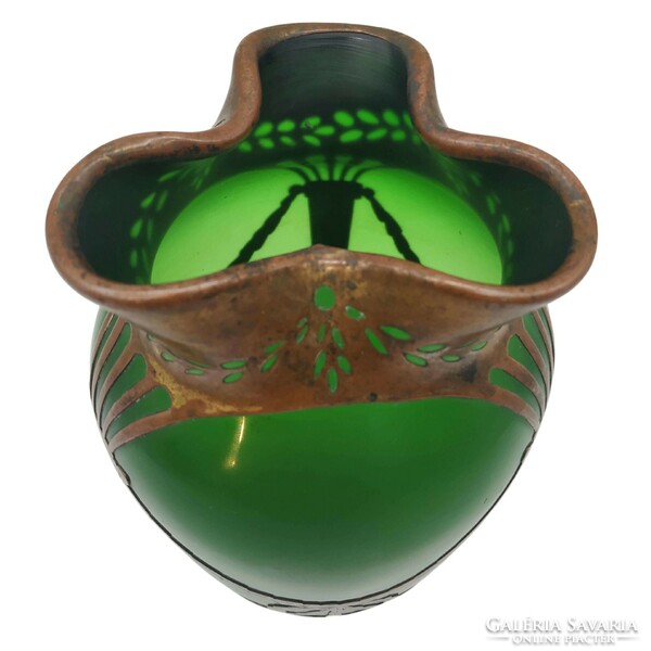 Loetz poison green vase m01019