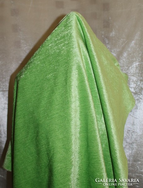 Green material by the meter with a plush effect, 840 cm x 110 cm