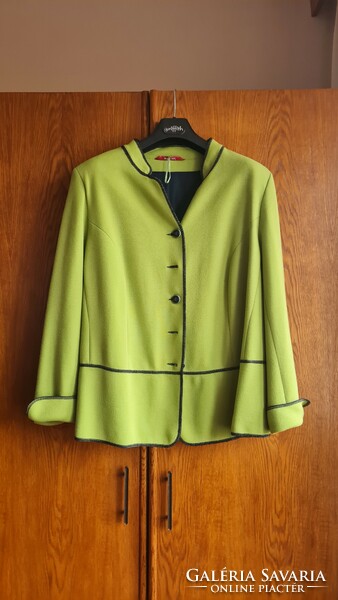 Elegant apple green wool blazer.