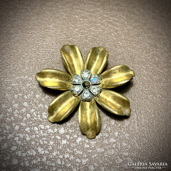 Vintage brooch, beautiful old pin, beautiful older pin, the brooch is from the 1960s