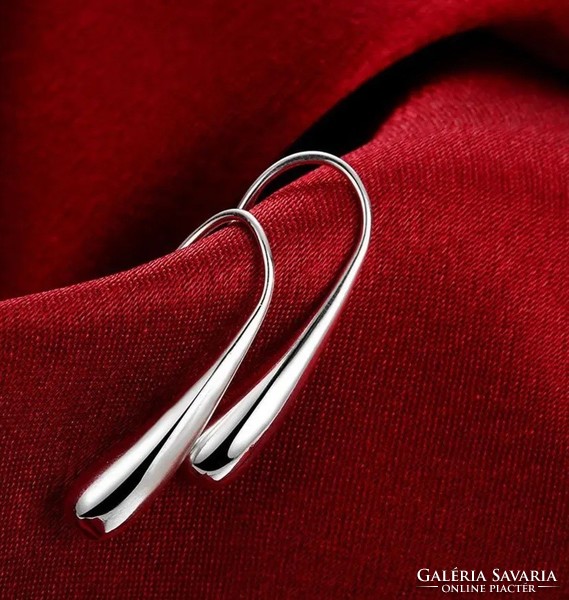 Special silver drop earrings.