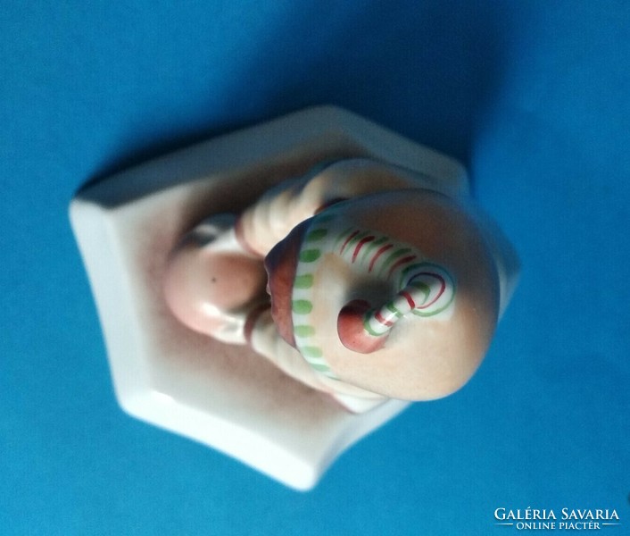 Zsolnay Labdás Gyermek Porcelán Figura