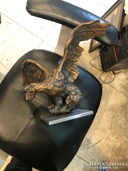 Hatalmas bronz sas szobor, 38 cm-es szárny fesztávval.